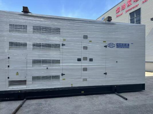 Gerador diesel à prova de som de 1250 kVA com motor Yuchai de 1500 rpm para fornecimento de energia confiável